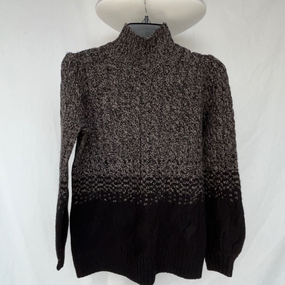 Tahari (S) wool-blend ombré mock neck sweater in grey & black. - Picture 9 of 16